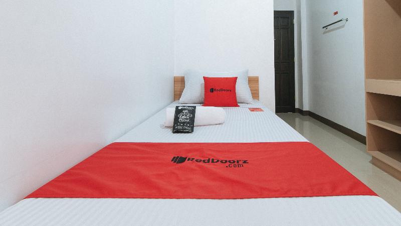 Reddoorz Near Iloilo International Airport image