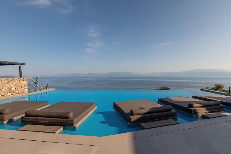 Le Grand Bleu Resort image