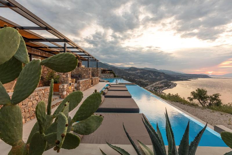 Le Grand Bleu Resort image