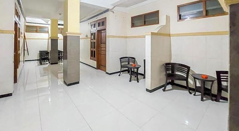 Hotel Shinta 2 Near Alun Alun Kertosono image