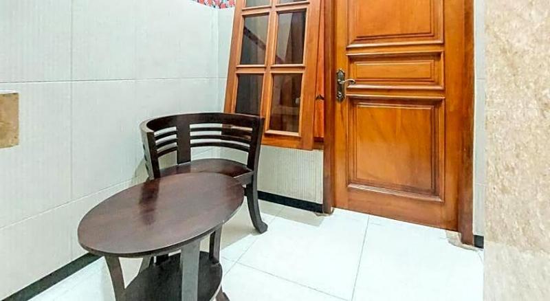 Hotel Shinta 2 Near Alun Alun Kertosono image