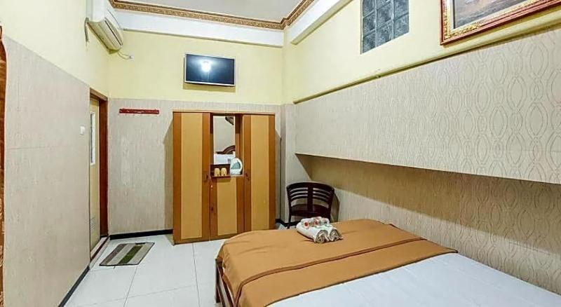 Hotel Shinta 2 Near Alun Alun Kertosono image