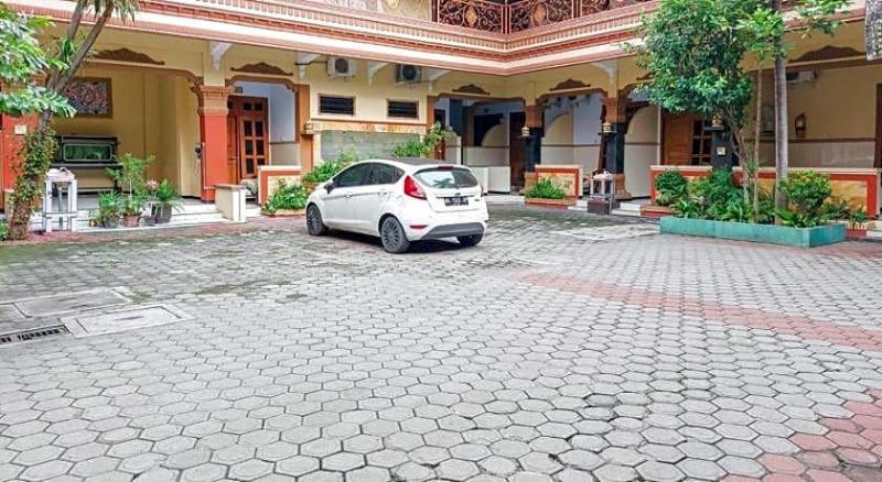 Hotel Shinta 2 Near Alun Alun Kertosono image