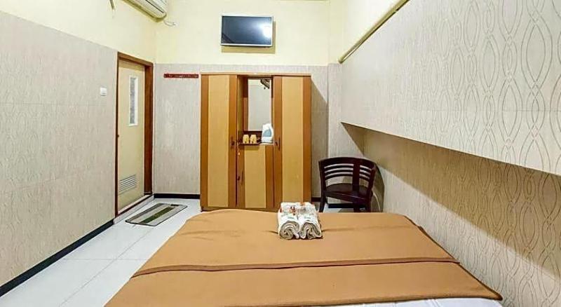 Hotel Shinta 2 Near Alun Alun Kertosono image