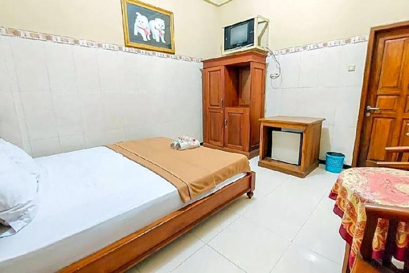 Hotel Shinta 2 Near Alun Alun Kertosono image