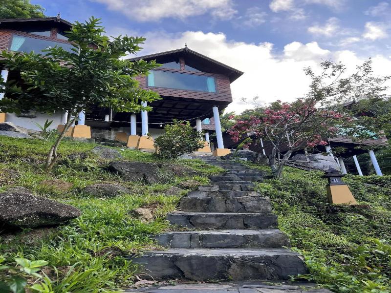 Kawarin Secret Hut Hotel And Resort image