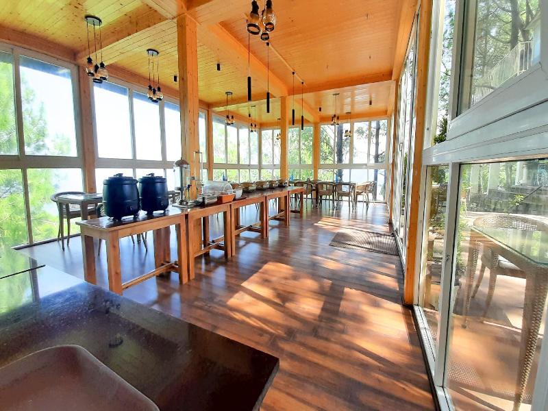 The Woods Retreat — restaurant