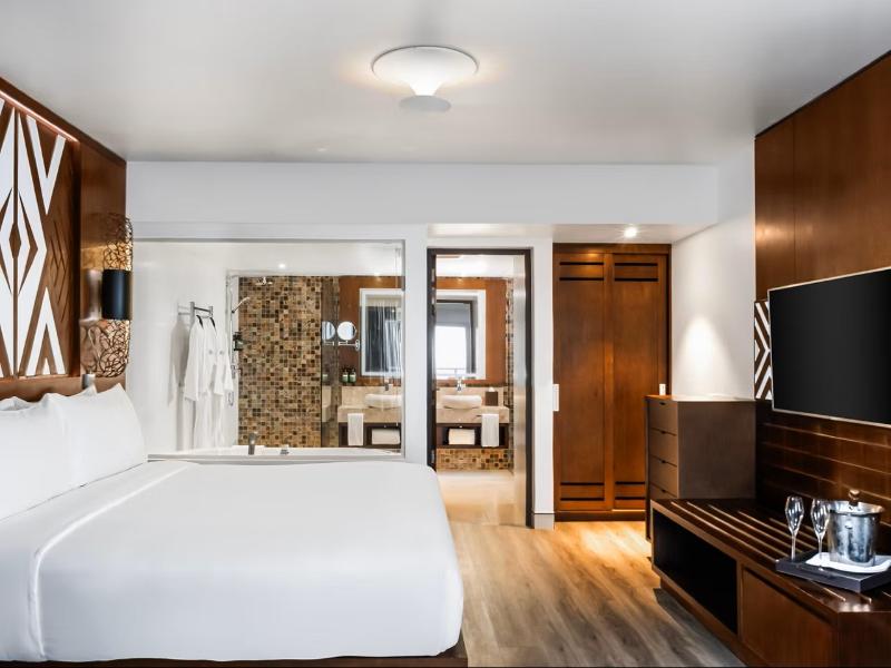 Crowne Plaza Fiji Nadi Bay Resort & Spa image