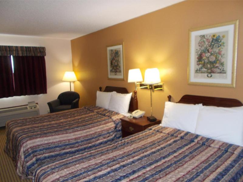 Royalton Inn And Suites Wilmington image