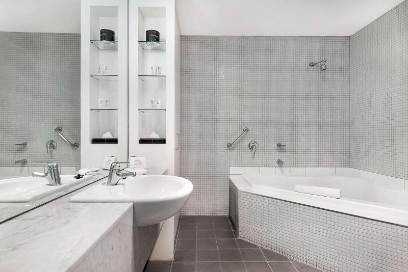 Melbourne CBD Central Apartment Hotel image