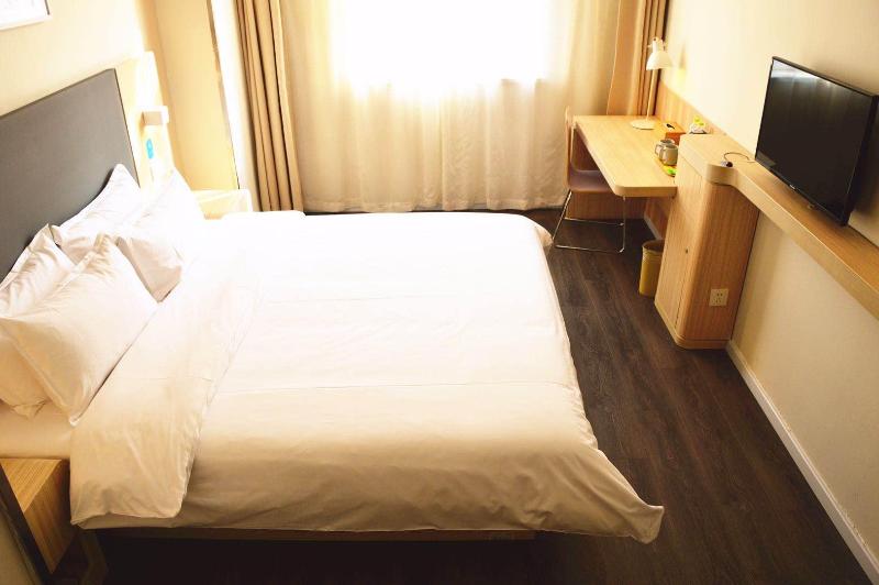 Hanting Hotel Qingdao Zhanqiao Railway Statio image