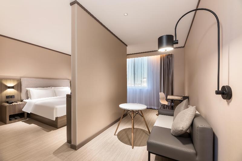 Hanting Hotel Yangzhou Shouxihu Road image