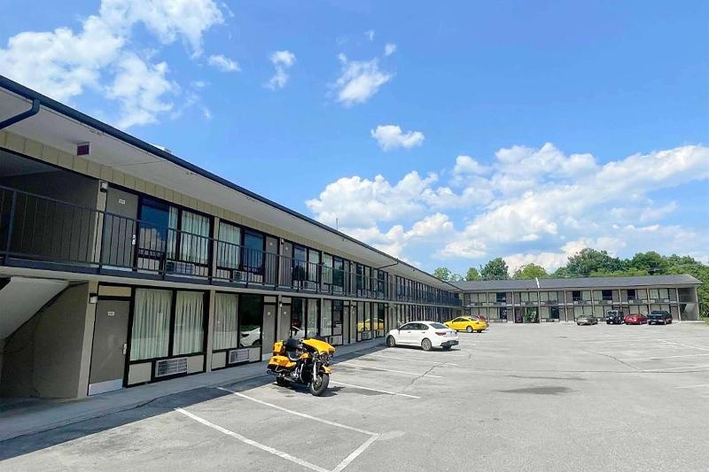 Travelodge by Wyndham Pigeon Forge Dollywood Lane