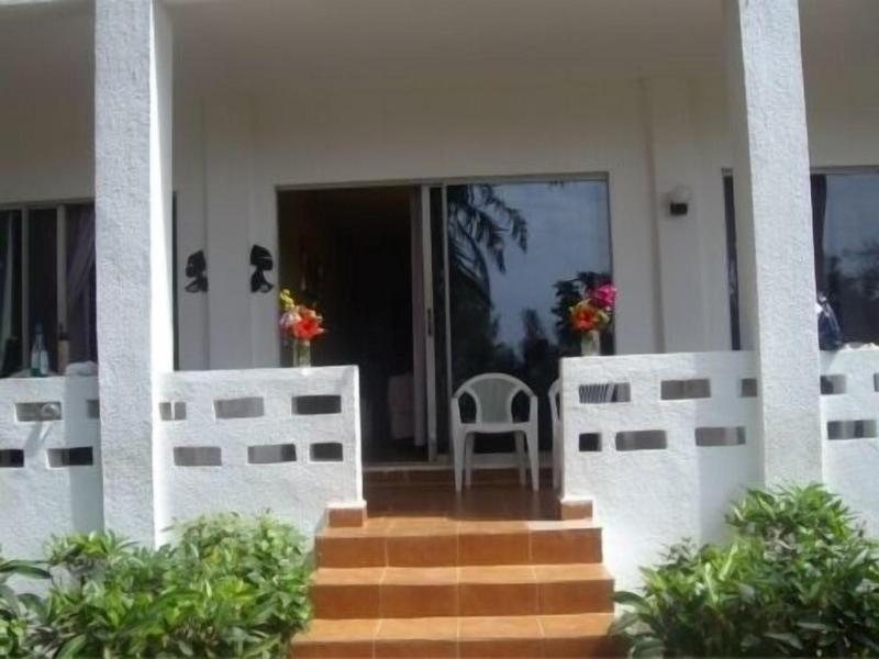 Holiday Beach Club Hotel image