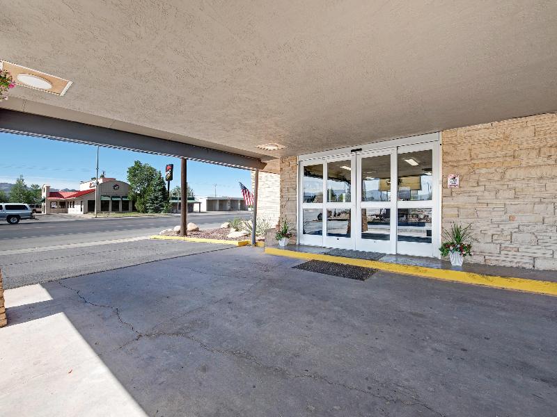Suburban Studios Near Mesa Verde