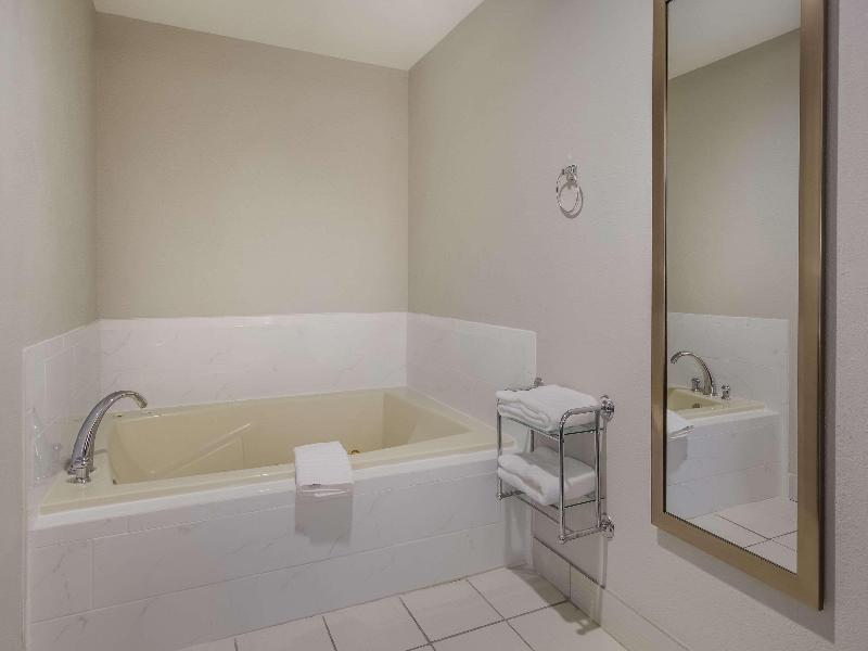 Clarion Pointe Harrodsburg-Danville image