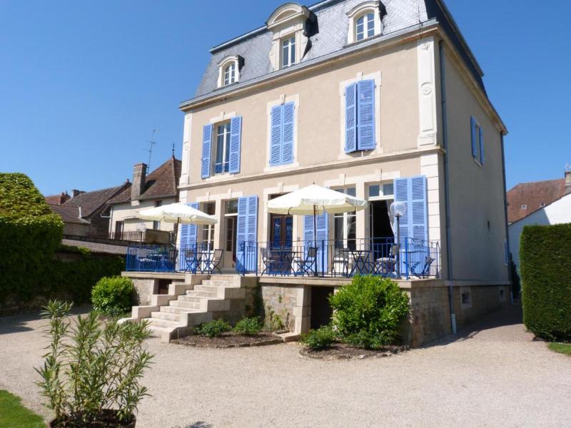 Logis Hôtel Domaine du Cheval Blanc  image