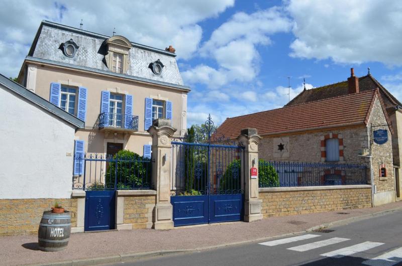 Logis Hôtel Domaine du Cheval Blanc  image
