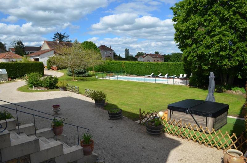 Logis Hôtel Domaine du Cheval Blanc  image