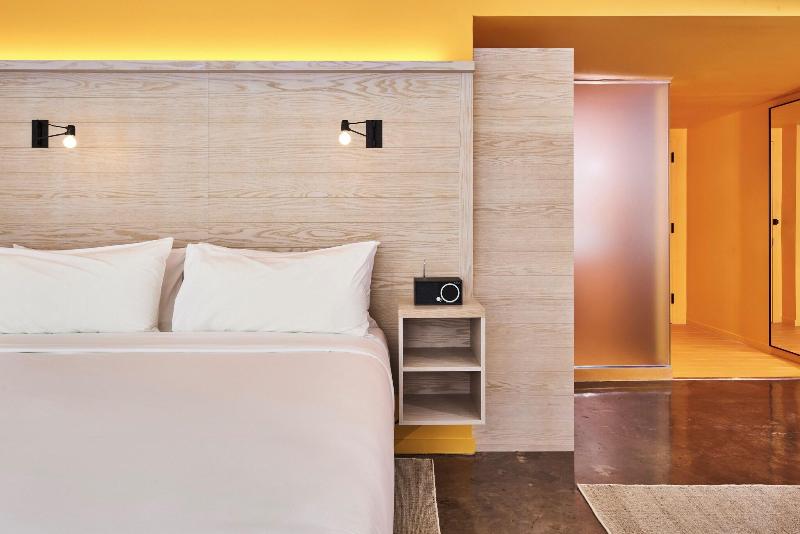 Radio Hotel image
