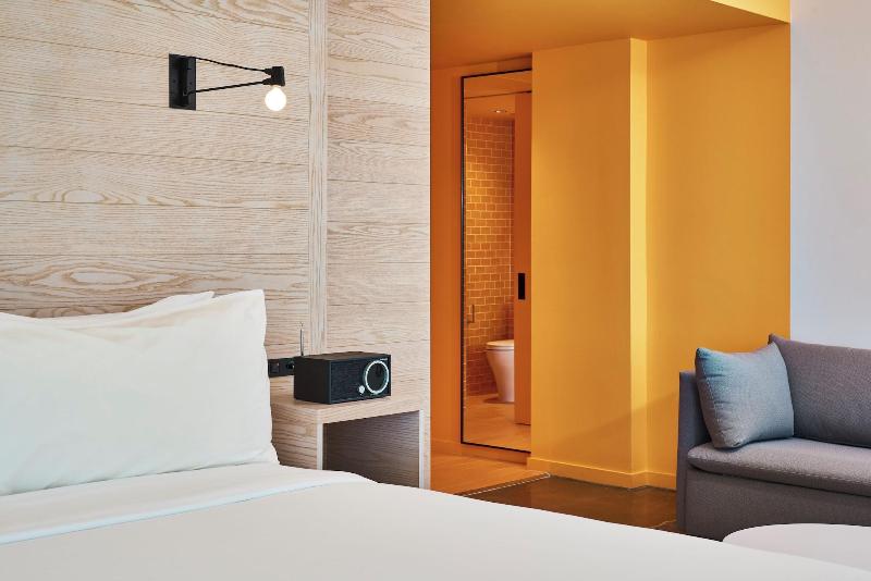 Radio Hotel image