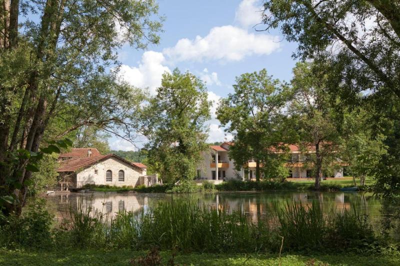 Logis Hotel la Source Bleue image