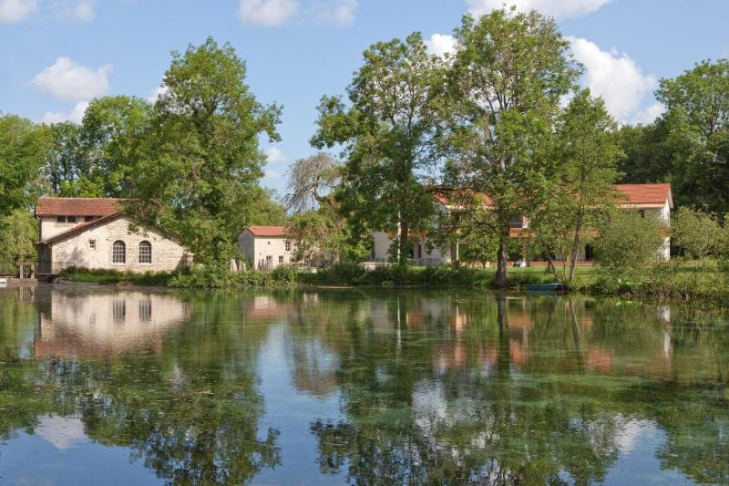 Logis Hotel la Source Bleue image