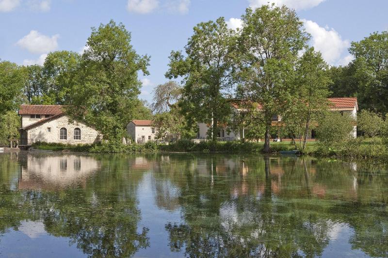 Logis Hotel la Source Bleue image