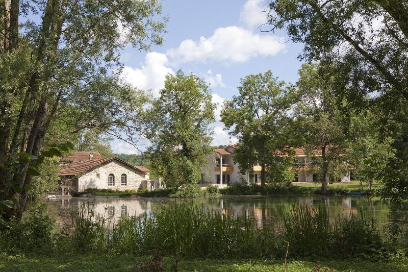 Logis Hotel la Source Bleue image