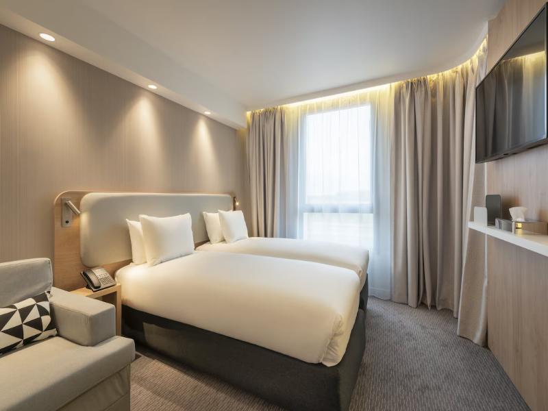 Holiday Inn Express Marne La Vallee Val D Europe image