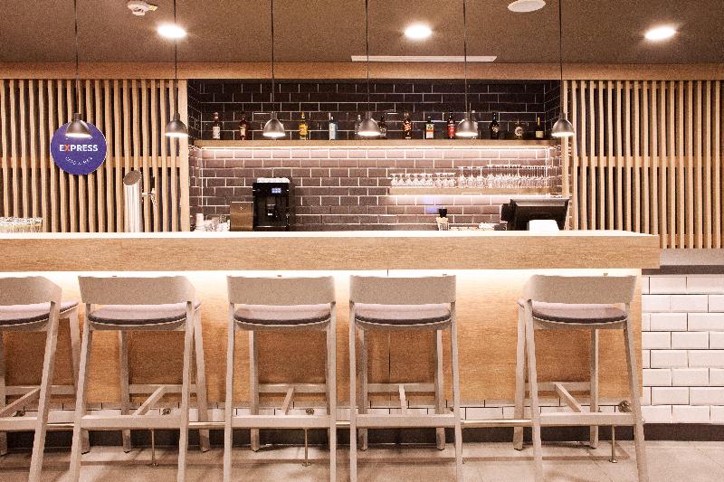 Holiday Inn Express Dusseldorf Airport image