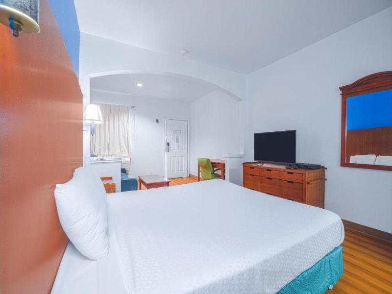 Island Inn By OYO Galveston Beach, TX image