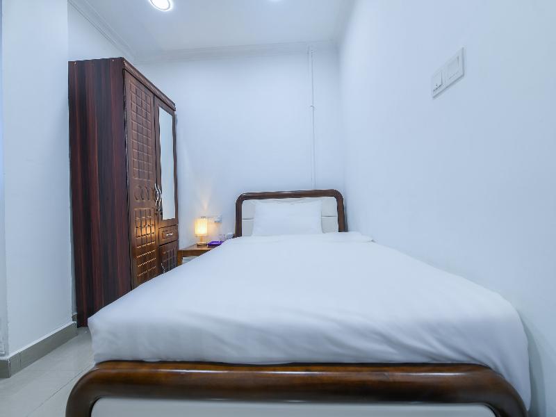 Super OYO Capital O 90543 Sp Star Hotel image