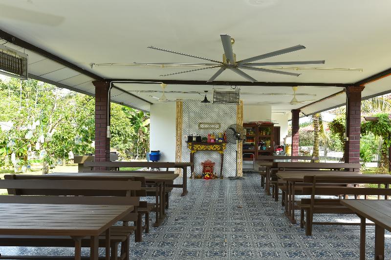90558 My Daddy Farm Chalet image