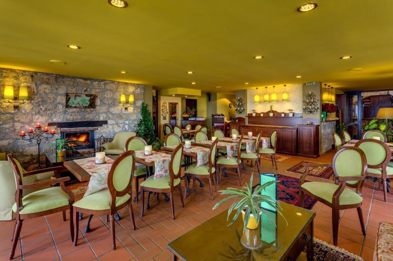 Food & Beverage