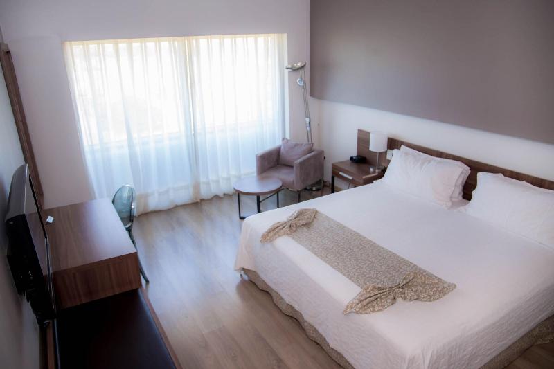 7 Saltos Resort image