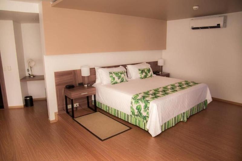 7 Saltos Resort image