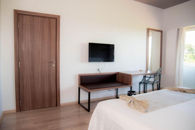 7 Saltos Resort image