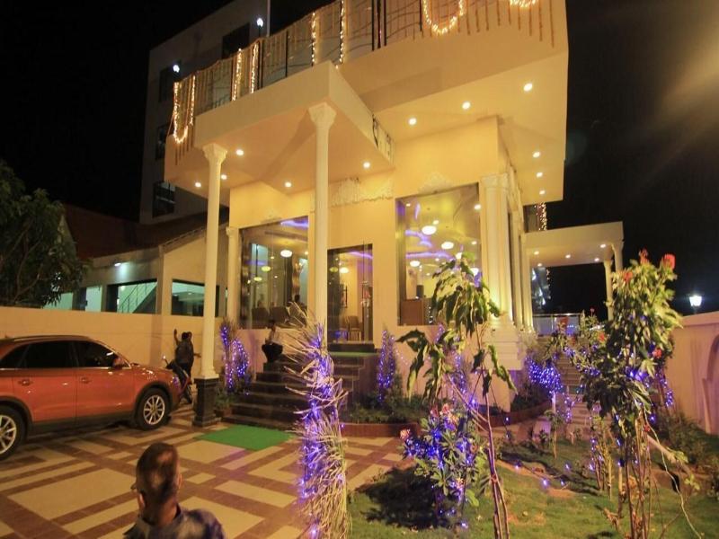 Hotel Sai Dharam Palace
