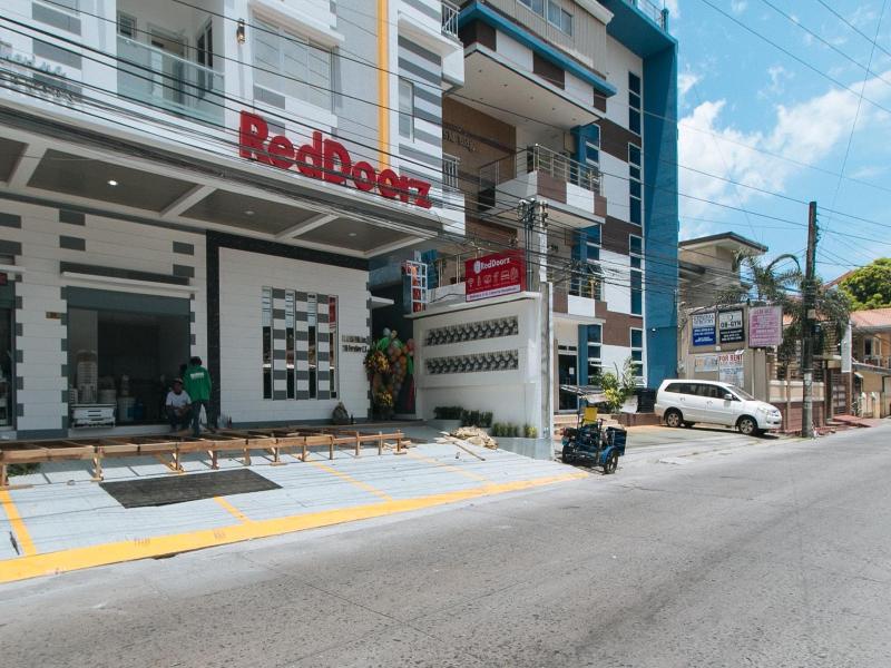 RedDoorz @ St. Catherine Residences Olongapo City — photo 12