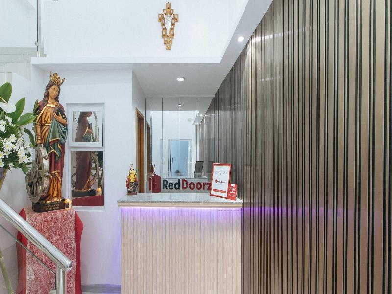 RedDoorz @ St. Catherine Residences Olongapo City
