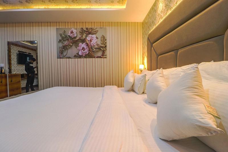 FabHotel Prime Z Grand image