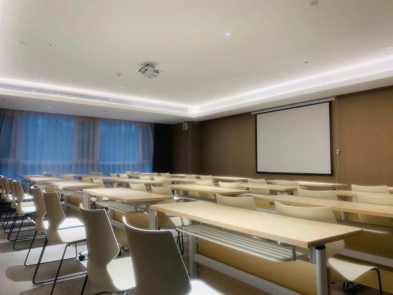 Ji Hotel Hejian Shijing Middle Road Auto Parts Cen image 1