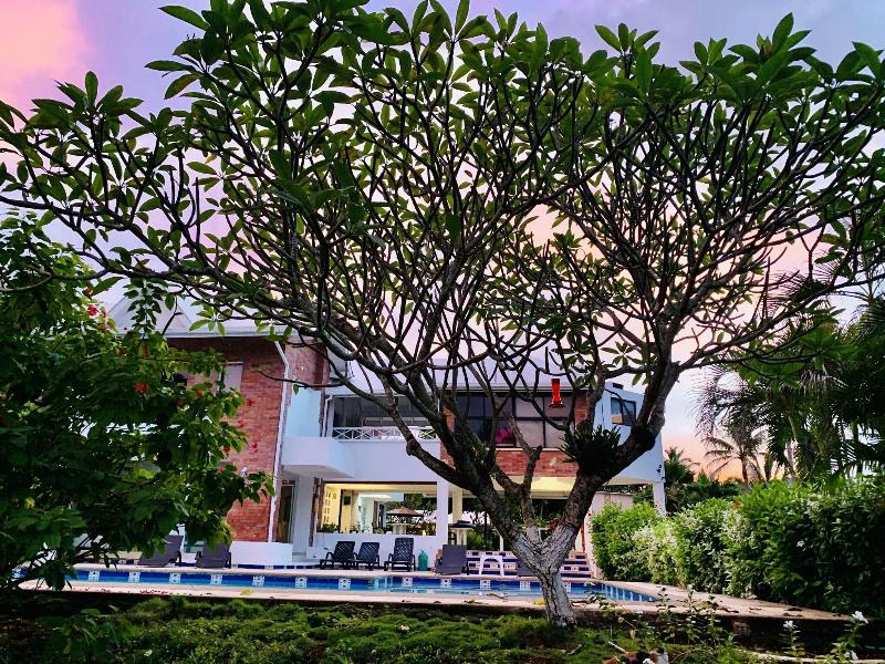Casa de las Flores Tropical Lodge image