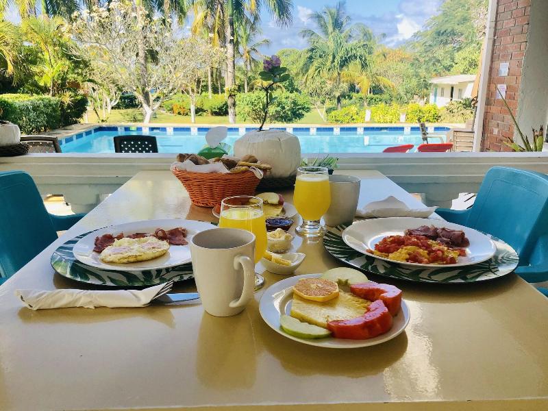 Casa de las Flores Tropical Lodge image