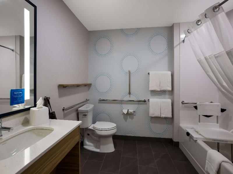 Tru By Hilton Traverse City image