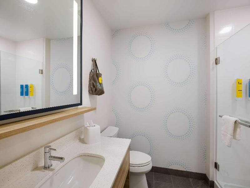 Tru By Hilton Traverse City image