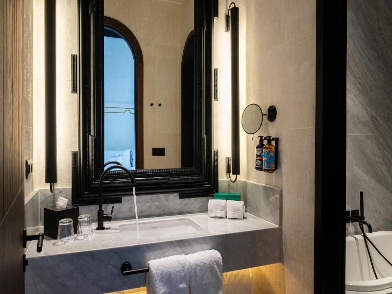 Hotel Montera Madrid, Curio Collection by Hilton image