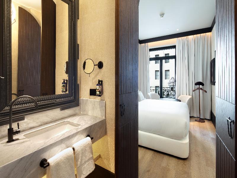 Hotel Montera Madrid, Curio Collection by Hilton image