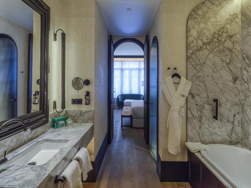 Hotel Montera Madrid, Curio Collection by Hilton image
